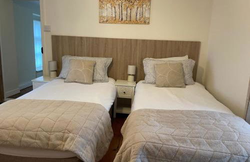 Vauxhall Cottage, Chepstow - 4 Bedroom Pet-Friendly Home with Private Fenced Garden, Walk to Town and Castle - Foto 8