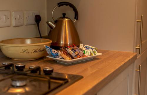 Charming Modern Retreat with Private Garden - Pass the Keys - Foto 13