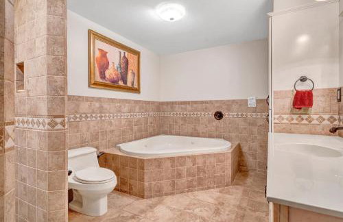 Private Lakefront Oasis - 5 Bedroom, Private Dock, & Firepit - Foto 19