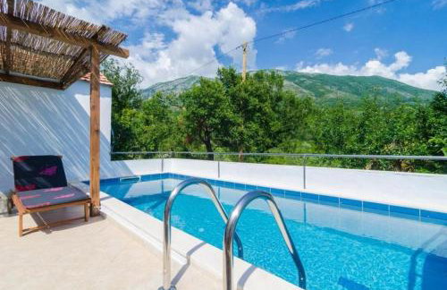 Tranquil Villa with Pool - Photo 20