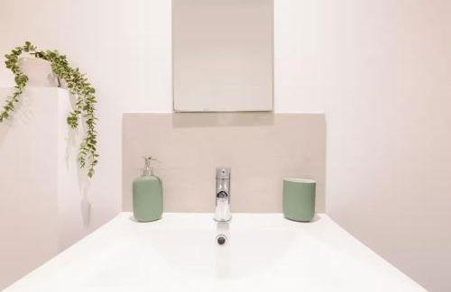 Bright, Spacious 2-bed, 5 mins from Tube, Sleeps 4 - Pass the Keys - Foto 39