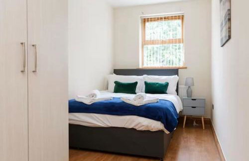 Albert Stays - 5 bed Sleeps 11 - Free Parking - Photo 10