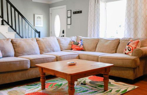 Sojourn Spacious Family Retreat with Fenced Backyard - Foto 2