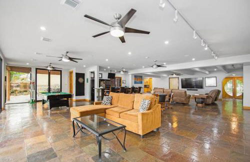 Bay Breeze Estate - Heated Pools, Private Pier & Walk to the Kemah Boardwalk - Foto 4