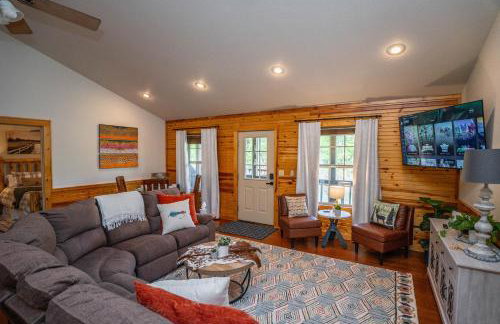 Riverfront Little Red Cabin, Hot Tub, World-class Trout Fishing, Views & Boat Access - Photo 26