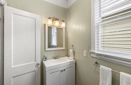Port Side at M Historic Lost Bayou Retreat Walk to Beach Sleeps 6 - Foto 22