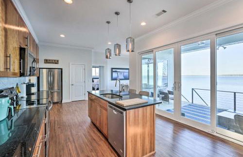 Beautiful Waterfront Getaway with Dock! - Foto 9