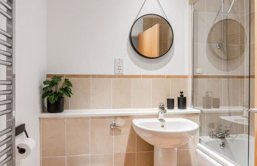 Caboose Stays - Bury St Edmunds - Modern 4 Bed townhouse close to centre and major transport links - Fast Wifi - Parking - Business and Contractors - Foto 20