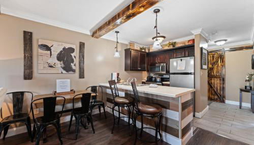 Free Daily Silver Dollar City Tickets & other Branson attractions! Cozy Branson Condo, Lower level, WALK-IN - Foto 3