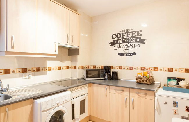 Cozy Urban Apt. Historic District - Sol - Photo 10