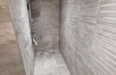 Stunning Modern Riverside Cottage - Photo 7