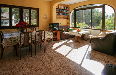 Beautiful Home In Calp With Wifi - Photo 2