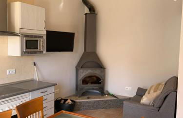 Agradable casa con chimenea y patio totalmente privado - Foto 1