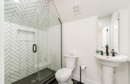 Luxury Escape 4BR 3 bath Oasis in Historic Old Town - Foto 12