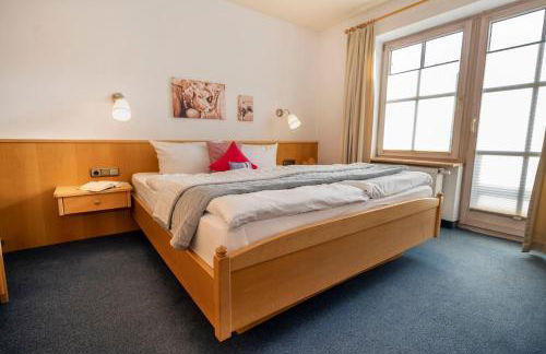 Gemütliche Ferienwohnung Bergwiese, 2-Raum, separates Schlafzimmer, schönen Balkon oder Terrasse, Komfort Ausstattung, ruhige Südlage, kostenfrei WLAN und schöne helle Sauna, Brötchenservice, Parkplatz, Hunde auf Anfrage, E-Tankstelle, Sonnenlage - Photo 6