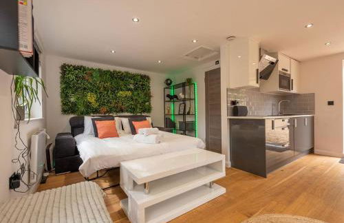 Acorn Lodge Luxury Retreat In a Stunning Oasis With Hot Tub - Pass the Keys - Foto 8