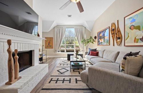 Artist Retreat at Cypress Creek - Hotub - Sleeps 9 - Photo 27