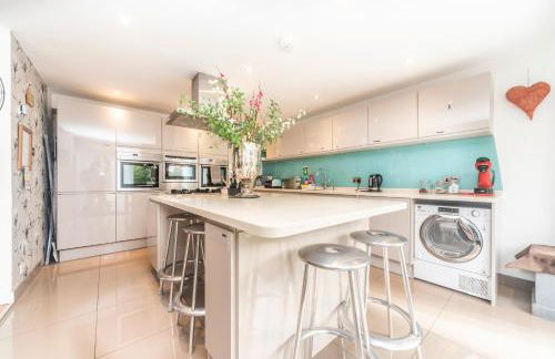 6 bedrooms beautiful home 3 bathrooms, quiet location with garden near Legoland Windsor Heathrow - Foto 3