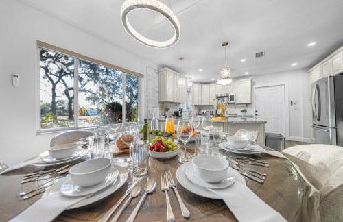 Stunning Gem Home w Heated Salt Pool & Game Room - Foto 27