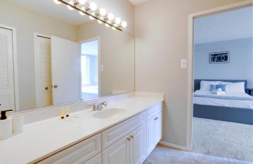 Group-Friendly Stay Near Metro - Foto 29