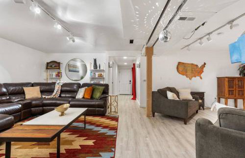 Riverfront w Cedar Hottub, Sauna, Movie Theatre - Photo 33