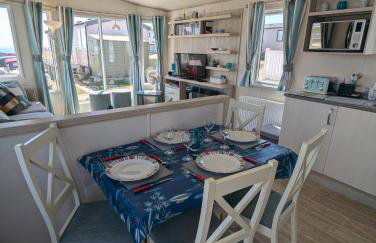 Beautifully presented beachcomber holiday home sited on the Durdle Door holiday park within a few minutes walk from the path that leads to the famous Durdle Door arch and Lulworth cove - Foto 13