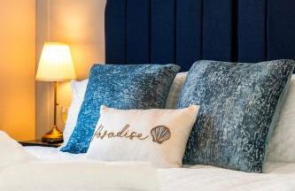 Spacious 5-Bedroom Home, Accommodates 10, Fast Wi-Fi & Parking Included - Foto 26