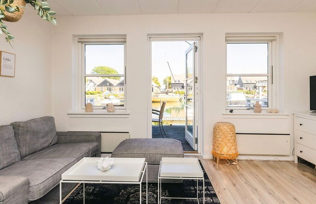 6 Person Holiday Home on a Holiday Park in Borre - Foto 10