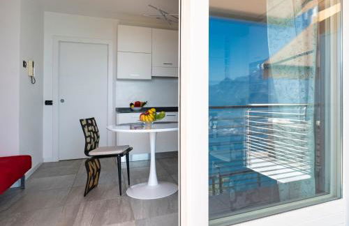 Apartment Lights on the Lake Zweizimmerwohnung mit Terrasse und Pool by Interhome - Photo 8