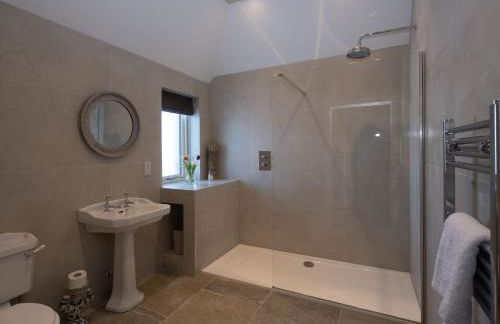 Merlin Steading with hot tub - Photo 12