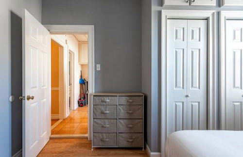 City Outside Serenity Inside: 2B1B NYC - 40 Min - Photo 20