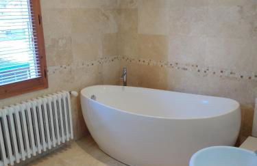 Spacious Ski Chalet In Traditional French Village, sleeps 8, Four Star with fibre broadband - Photo 55