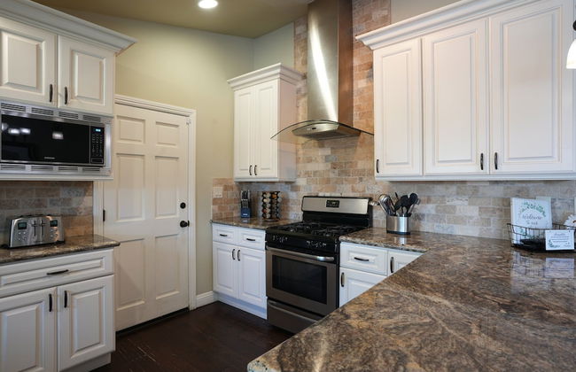 Sweet 4 bedroom, 3 bath plus Loft Bedroom, Pool Home - Photo 16