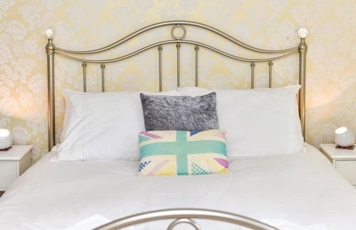 Spacious 4 Bedroom home with Parking Garden - Pass the Keys - Foto 17