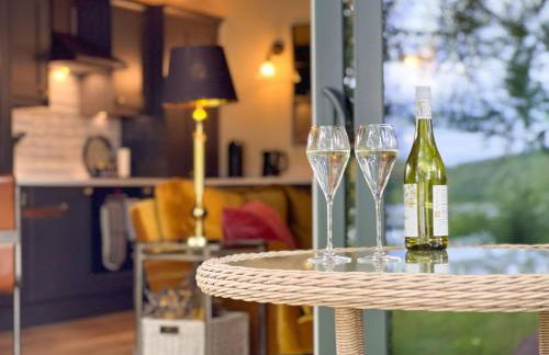 Waters Edge, Talkin Tarn, a luxurious bungalow with stunning views over the tarn - Foto 12