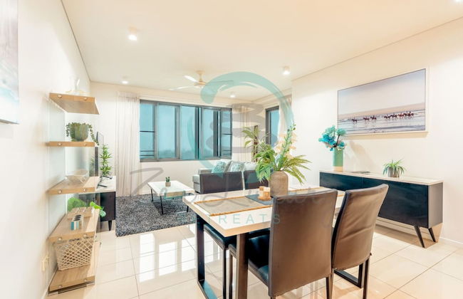 Waterfront Retreat Ocean Views Pool Balcony - Photo 6