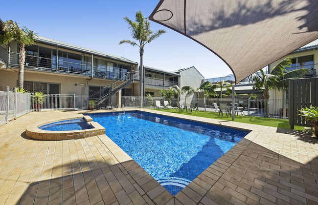 Moonlight Bay Apartments - Photo 1