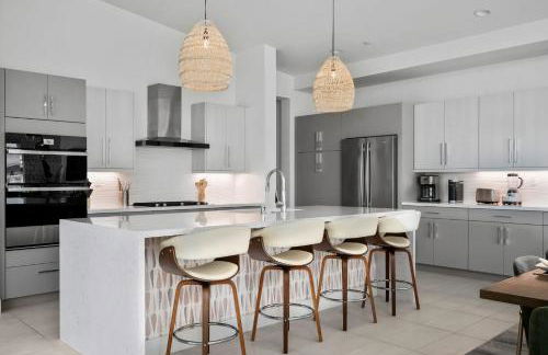 1 mi from Tennis Garden - Corn hole - Pool Access - Foto 8