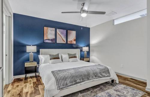 Luxury Apt King Bed+Indoor Parking+ Pool+Gym+2TV's - Foto 13