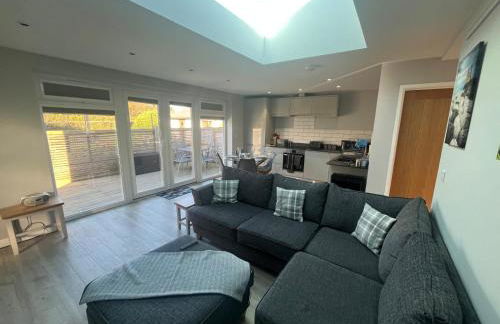 Modern apartment near the beach free parking - Photo 1