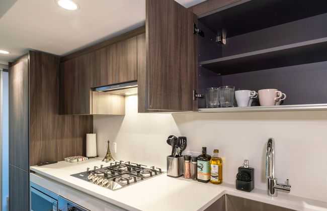 Charming Oasis Close to Airport & Downtown - Photo 5