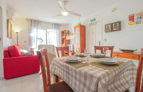 Amazing Apartment In Torrevieja - Foto 9