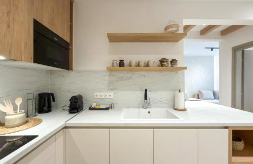 Luxury Downtown Apartment A2 - Photo 9