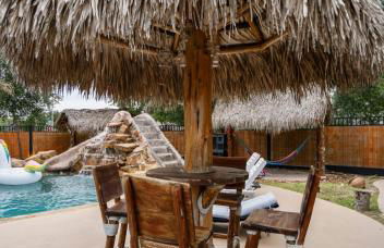 Tropical Escape Pool Jacuzzi Bar in Alvin TX - Photo 77