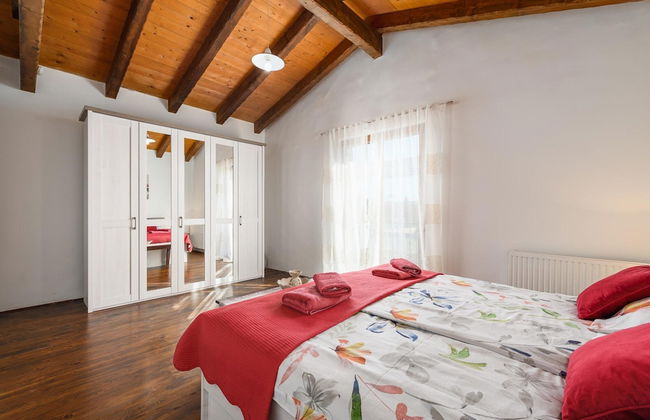 Villa in Sveti Lovrec Near Ski Resort - Foto 5