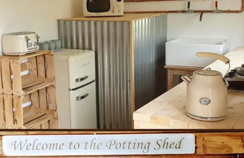 The Potting Shed near Tenby, 100" Projector, Four poster bed, On-site HOT TUB access via Spa Pack - Photo 1