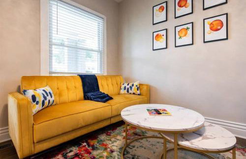 2BR Haven: Remodeled Gem! - Foto 34