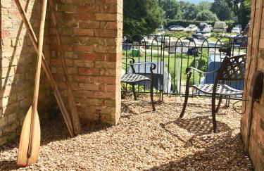 River Courtyard Ground Floor Apt 2BR Parking St Neots Town Centre - Foto 16