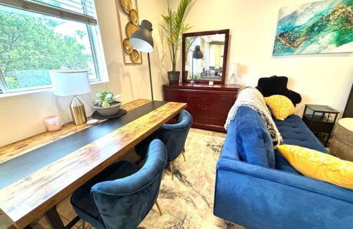 FuLLy LoAdeD ReSerVaTioN 3bed 2ba w Parking - Photo 8