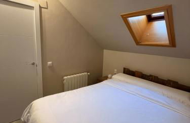 Acogedor Ático en el Corazón de Formigal - Esquía sin llaves - Foto 8